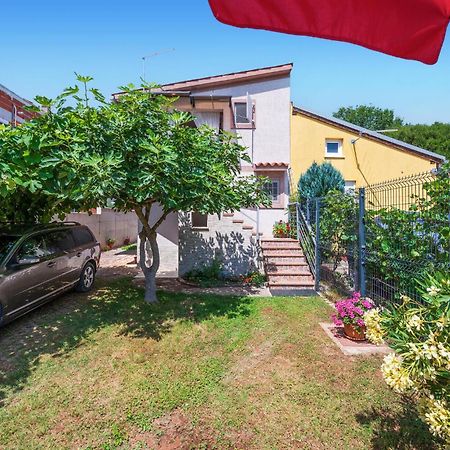 1 Bedroom Beautiful Apartment In Betiga Barbariga Exterior foto